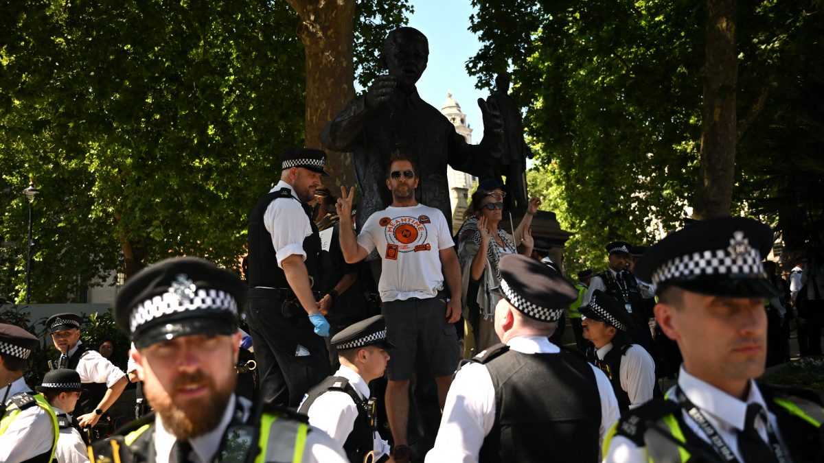 Over 40 arrested as UK police crack down on Pro-Palestine protesters in London Over 40 arrested as UK police crack down on Pro-Palestine protesters in London