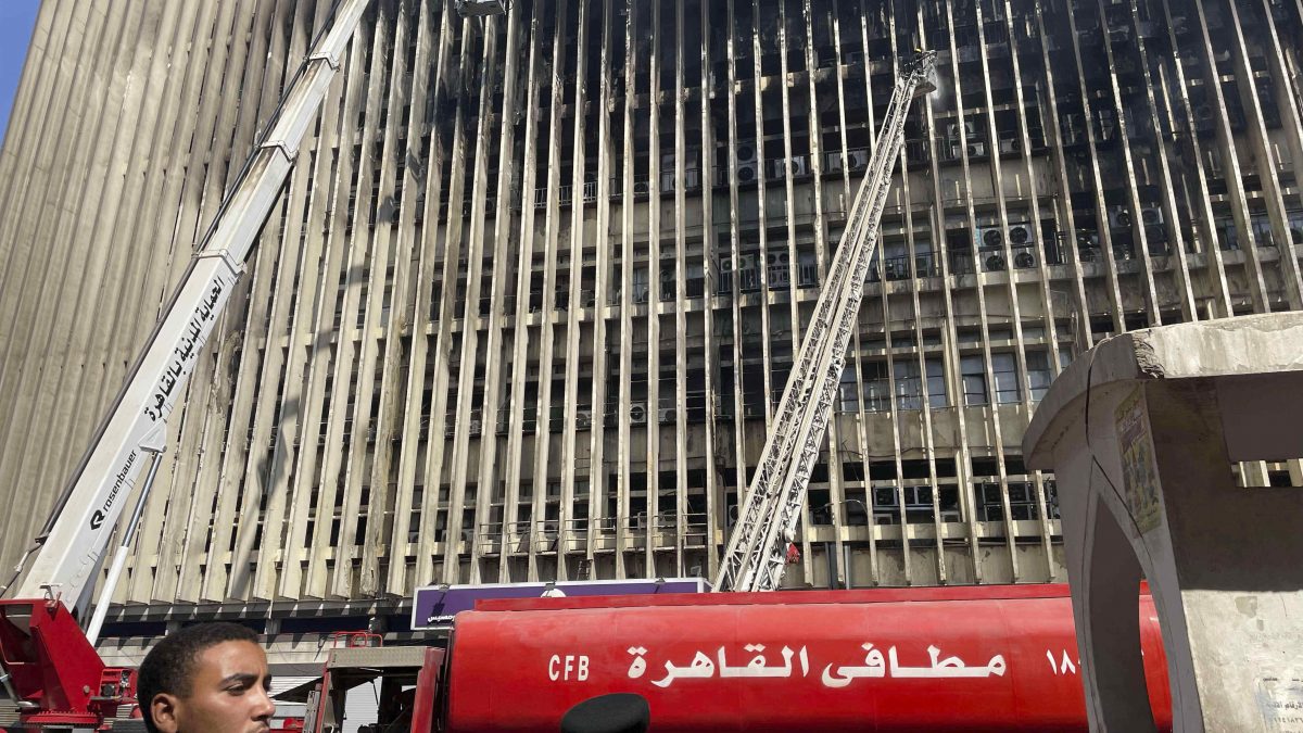 Massive fire at Telecom Egypt building kills 4, injures over two dozen Massive fire at Telecom Egypt building kills 4, injures over two dozen