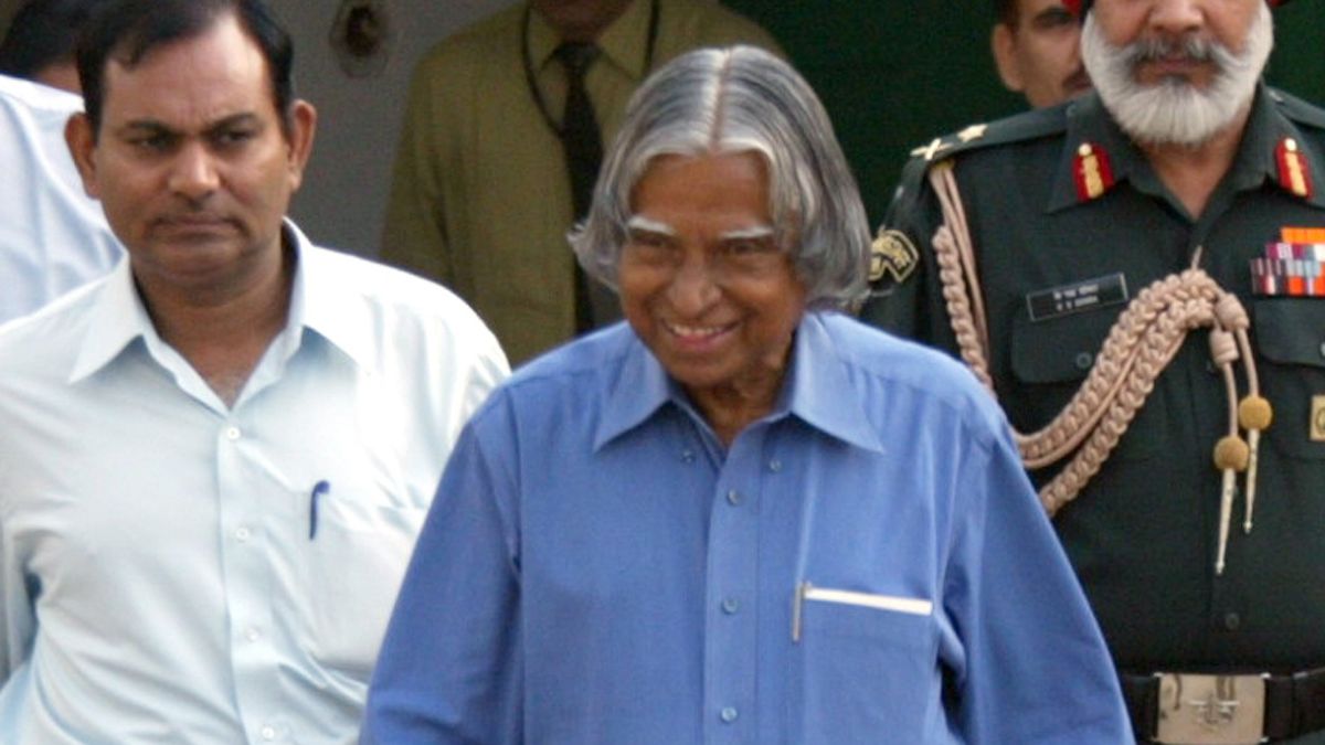 Indian President APJ Abdul Kalam arrives to caste his ballot at a polling station in New Delhi, May 10, 2004. File Image/Reuters Indian President APJ Abdul Kalam arrives to caste his ballot at a polling station in New Delhi, May 10, 2004. File Image/Reuters