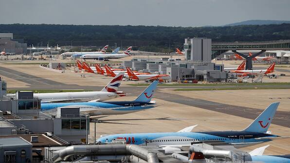 Flights resume across UK after technical glitch disrupts air traffic control systems