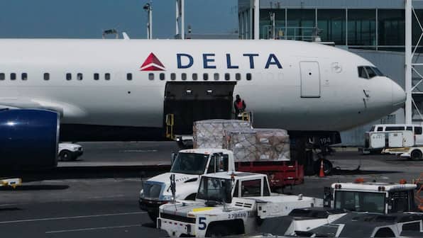 How US passenger airline pilot avoided mid-air collision with a B-52 bomber