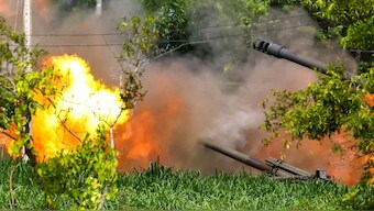 A Thailand's mobile artillery unit fires towards Cambodia's side after Thailand and Cambodia exchanged heavy artillery on Friday as their worst fighting in more than a decade stretched for a second day, in Surin, Thailand, July 25, 2025. (Photo: Athit Perawongmetha/Reuters)