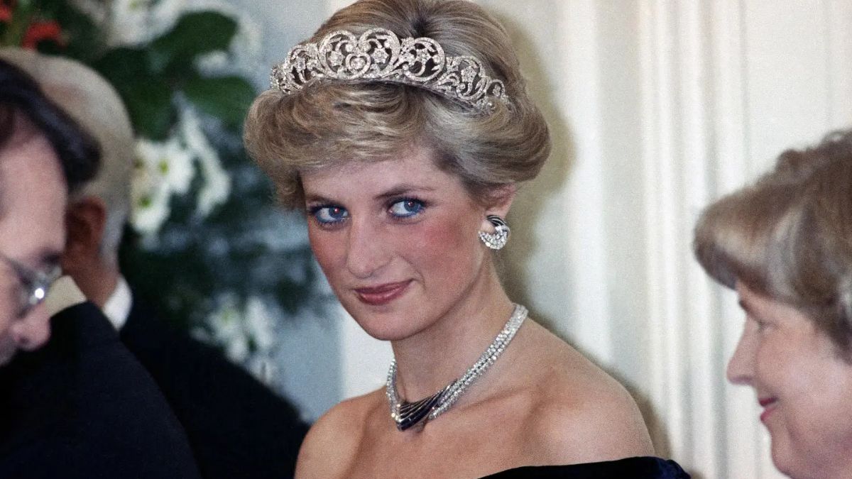 Diana, the Princess of Wales, is pictured during an evening reception given by the West German President Richard von Weizsacker in honour of the British Royal guests in the Godesberg Redoute in Bonn, Germany Monday, Nov. 2, 1987. (Photo: Herman Knippertz/AP) Diana, the Princess of Wales, is pictured during an evening reception given by the West German President Richard von Weizsacker in honour of the British Royal guests in the Godesberg Redoute in Bonn, Germany Monday, Nov. 2, 1987. (Photo: Herman Knippertz/AP)