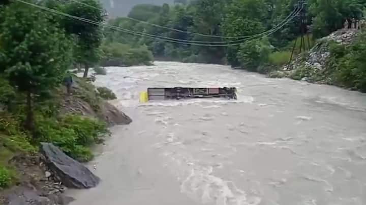 ITBP bus falls into Sindh in J&K's Ganderbal
