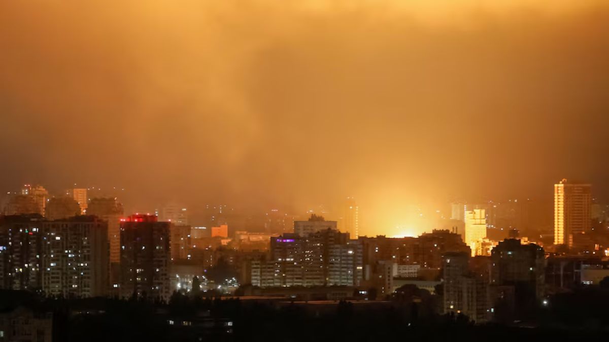 An explosion of a drone lights up the sky over the city during a Russian drone strike, amid Russia's attack on Ukraine, in Kyiv, Ukraine July 30, 2025. (Photo: Gleb Garanich/Reuters) An explosion of a drone lights up the sky over the city during a Russian drone strike, amid Russia's attack on Ukraine, in Kyiv, Ukraine July 30, 2025. (Photo: Gleb Garanich/Reuters)