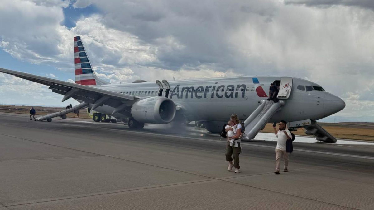 WATCH | Panicked passengers evacuate as American Airlines' Boeing plane catches fire in Denver WATCH | Panicked passengers evacuate as American Airlines' Boeing plane catches fire in Denver