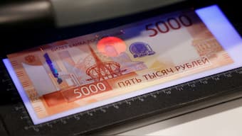 A view shows the newly designed Russian 5000-rouble banknote inside a currency detector during a presentation in Moscow, Russia October 16, 2023.  Reuters