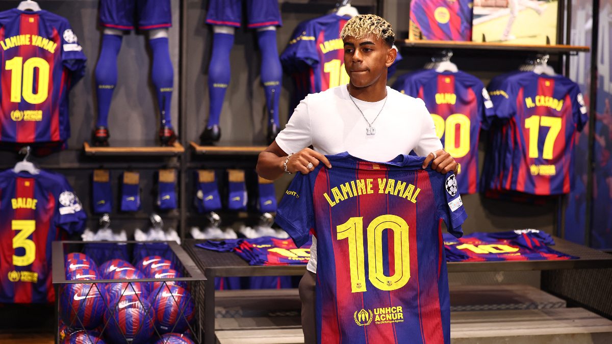 Lamine Yamal will wear the No.10 jersey at Barcelona from the 2025-26 season. Image: Reuters
Lamine Yamal will wear the No.10 jersey at Barcelona from the 2025-26 season. Image: Reuters