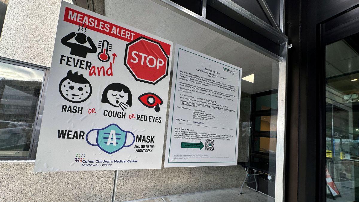 A measles alert sign hangs outside the entrance to the Cohen Children's Medical Center, in New Hyde Park, New York, US, March 14, 2025. File Image/Reuters A measles alert sign hangs outside the entrance to the Cohen Children's Medical Center, in New Hyde Park, New York, US, March 14, 2025. File Image/Reuters