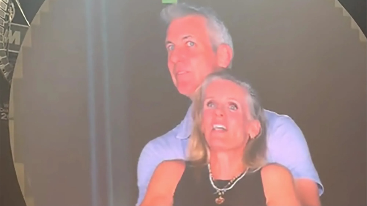 Astronomer CEO Andy Byron & HR chief Kristin Cabot caught on kiss cam at Coldplay concert, meme fest ensues Astronomer CEO Andy Byron & HR chief Kristin Cabot caught on kiss cam at Coldplay concert, meme fest ensues