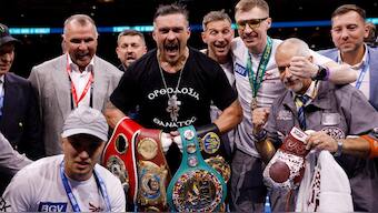 Oleksandr Usyk celebrates winning his fight against Daniel Dubois at BoxPark Wembley, London. Image: Reuters 
