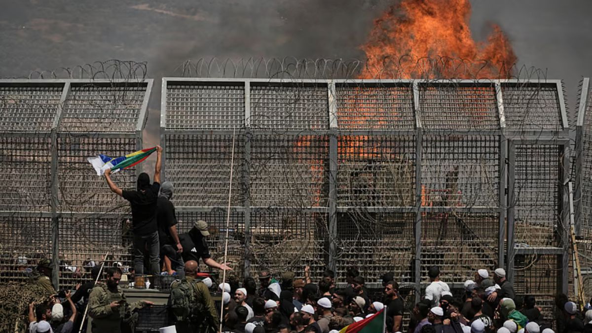 Druze from Syria and Israel protest on the Israeli-Syrian border, in Majdal Shams in the Israeli-controlled Golan Heights, Wednesday, July 16, 2025, amid the ongoing clashes between Syrian government forces and Druze armed groups in the southern Syrian city of Sweida.Photo | AP
Druze from Syria and Israel protest on the Israeli-Syrian border, in Majdal Shams in the Israeli-controlled Golan Heights, Wednesday, July 16, 2025, amid the ongoing clashes between Syrian government forces and Druze armed groups in the southern Syrian city of Sweida.Photo | AP