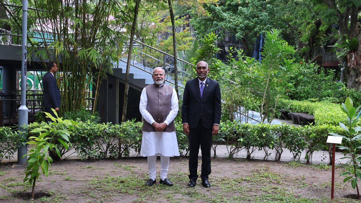 PM Modi and Maldives President Muizzu plant saplings in Malé as part of ‘Ek Ped Maa Ke Naam’ initiative PM Modi and Maldives President Muizzu plant saplings in Malé as part of ‘Ek Ped Maa Ke Naam’ initiative