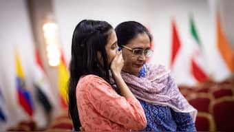 Divya Deshmukh standing beside her mother, overwhelmed with emotions. @FIDE_chess