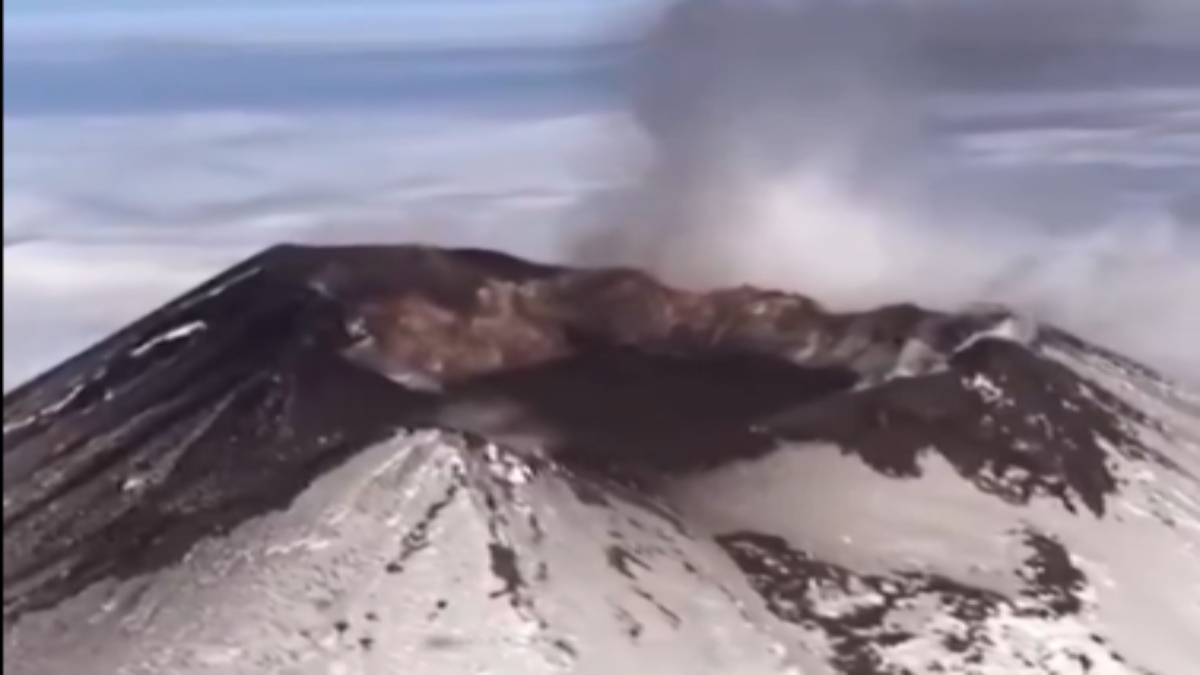 WATCH: Klyuchevskoy volcano erupts after quake in Russia's far east WATCH: Klyuchevskoy volcano erupts after quake in Russia's far east