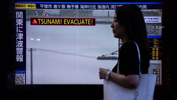 Where did the earthquake hit japan