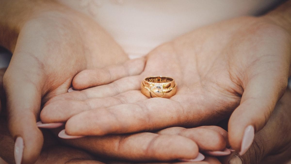 Why do so many British Pakistanis marry their cousins? Why is it a political issue now?