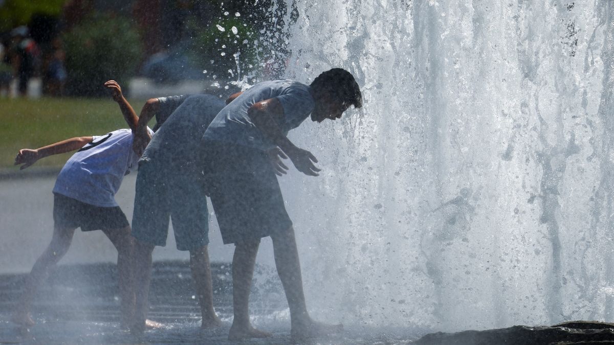 Climate change-induced heatwaves trigger Europe's romance with high AC usage, test energy networks