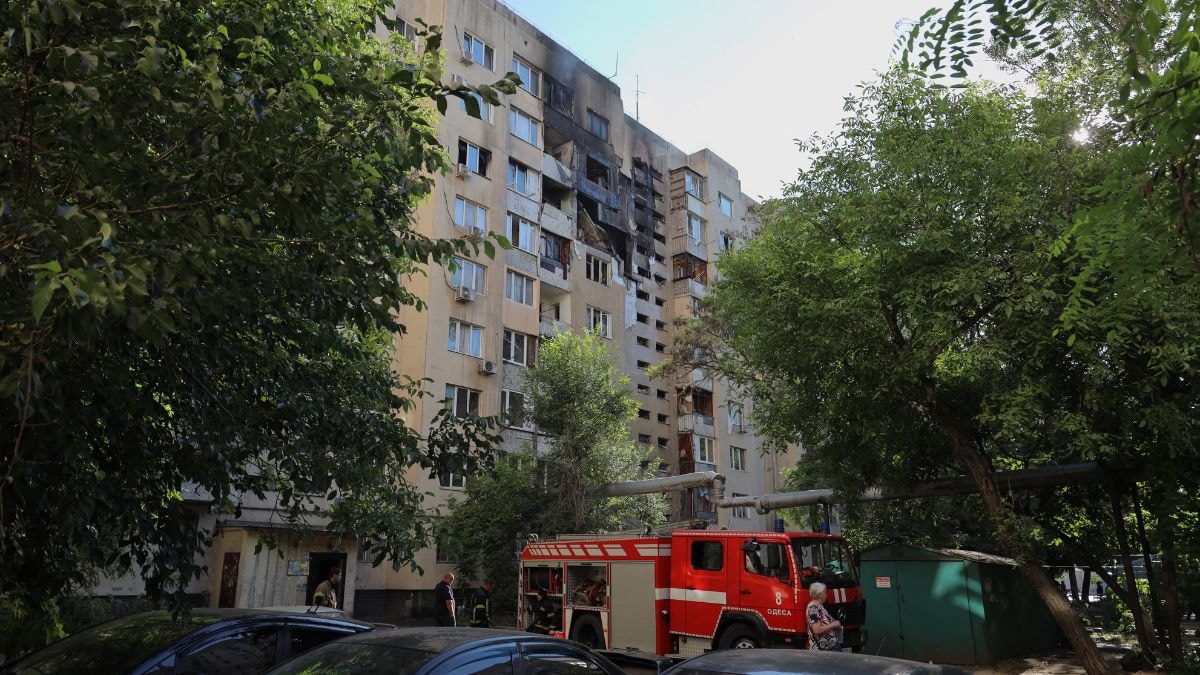 Russian strikes in eastern Ukraine kills 2, hits army recruitment office