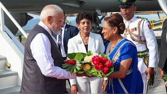 PM Modi with PM Kamla Persad-Bissessar. Image courtesy: @narendramodi/X