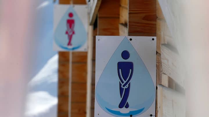Do women pee more often than men? No, it’s not about small bladders