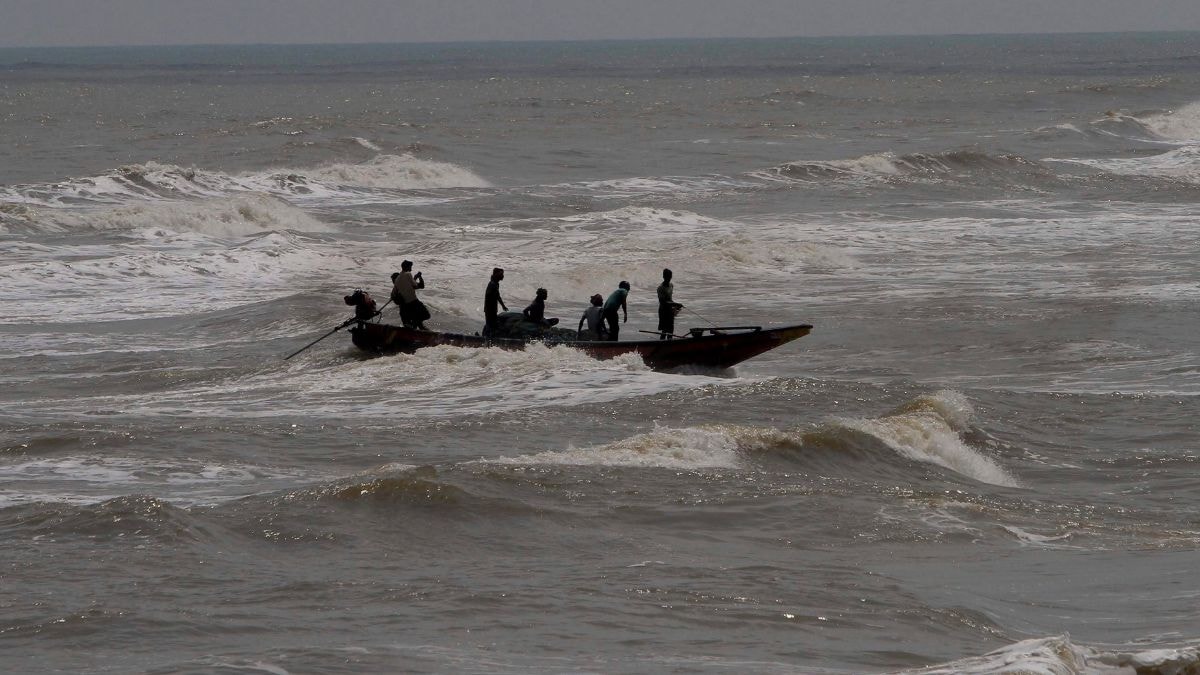 Bangladesh detains 34 Indian fishermen for crossing maritime border, New Delhi seeks release