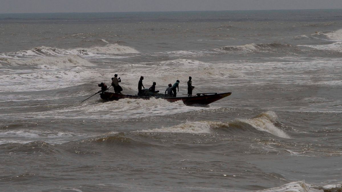 Bangladesh detains 34 Indian fishermen for crossing maritime border, New Delhi seeks release Bangladesh detains 34 Indian fishermen for crossing maritime border, New Delhi seeks release