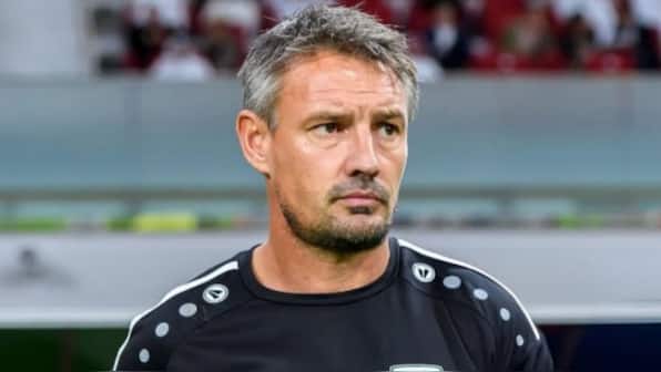 Who are the potential candidates in the reckoning to become next head coach of Indian football team?