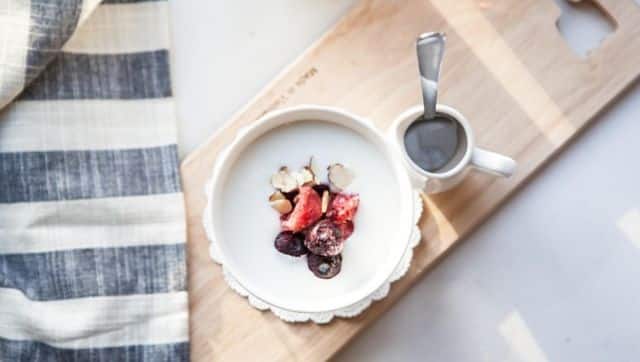 An afternoon smoothie is likely to keep you full until dinnertime. Pixabay