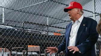 Trump tours 'Alligator Alcatraz' migrant detention center in Florida.  Image: AFP