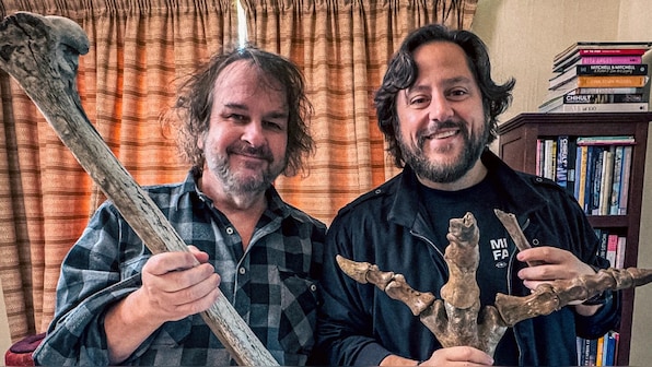 'Lord of the Rings' director backs long shot de-extinction plan, starring New Zealand's lost moa