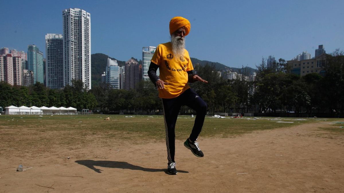 114-yr-old marathon runner Fauja Singh dies after being hit by vehicle while out for a walk 114-yr-old marathon runner Fauja Singh dies after being hit by vehicle while out for a walk