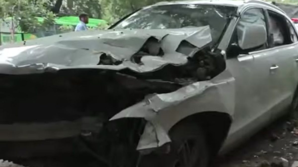 Drunk Audi driver crushes 5, including a child, sleeping on Delhi sidewalk; suspect in custody Drunk Audi driver crushes 5, including a child, sleeping on Delhi sidewalk; suspect in custody