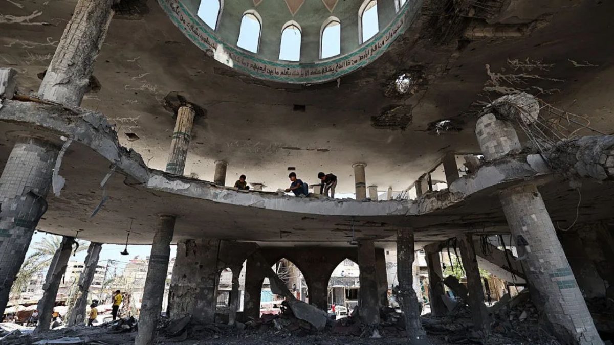 The Ansar Mosque and an adjacent cemetery in Deir el-Balah in central Gaza. Source: AFP The Ansar Mosque and an adjacent cemetery in Deir el-Balah in central Gaza. Source: AFP