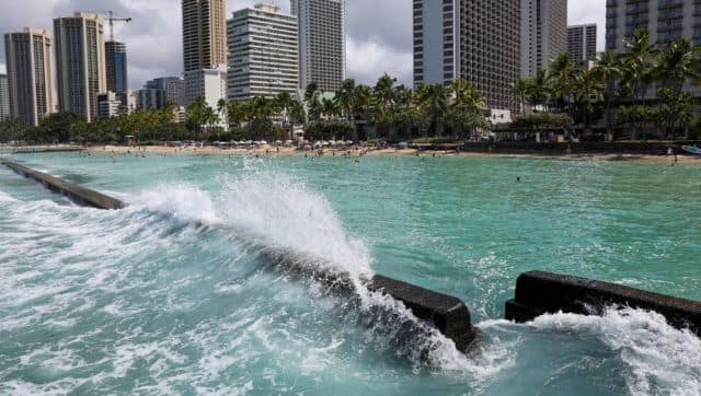 Did Oprah Winfrey not open her private road for tsunami evacuations in  Hawaii? – Firstpost