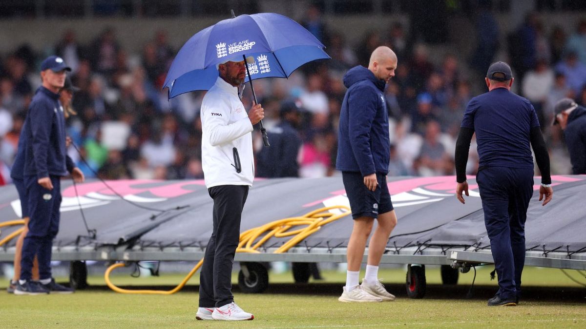 There's a chance of rain before the start of play on Day 5, but it's going be clear up as the day goes on. Image: Reuters There's a chance of rain before the start of play on Day 5, but it's going be clear up as the day goes on. Image: Reuters
