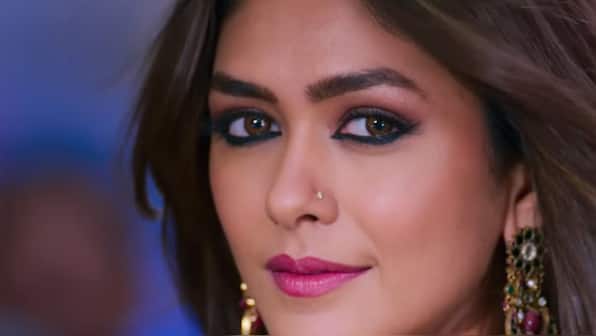 'Son of Sardaar 2': Mrunal Thakur shines in the new song from Ajay Devgn's comedy, grooves to 'Nachdi'