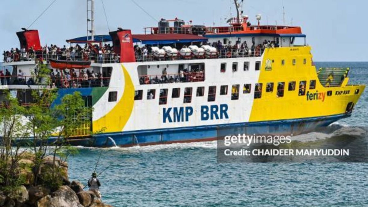 Boat carrying 65 sinks near Bali, 43 missing; rescue operation on. Image: Agencies Boat carrying 65 sinks near Bali, 43 missing; rescue operation on. Image: Agencies