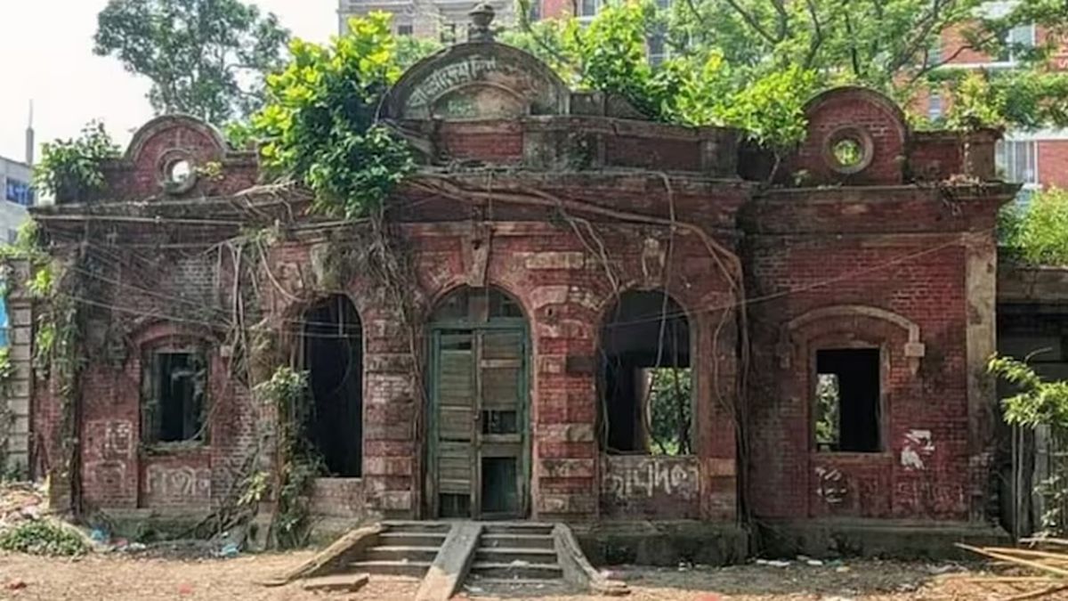 Eminent filmmaker Satyajit Ray's ancestral home in Dhaka is being demolished by Bangladeshi authorities. Image Courtesy: VladAdiReturns/X Eminent filmmaker Satyajit Ray's ancestral home in Dhaka is being demolished by Bangladeshi authorities. Image Courtesy: VladAdiReturns/X
