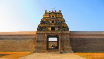 Entrance gateway to the Somanatheeswarar Temple at Melpadi