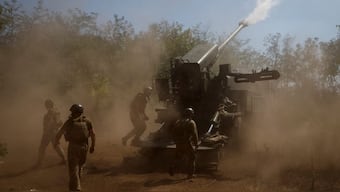 Service members of the 44th Separate Artillery Brigade of the Ukrainian Armed Forces fire a 2S22 Bohdana self-propelled howitzer towards Russian troops near a front line, amid Russia's attack on Ukraine, in Zaporizhzhia region, Ukraine. File image/ Reuters