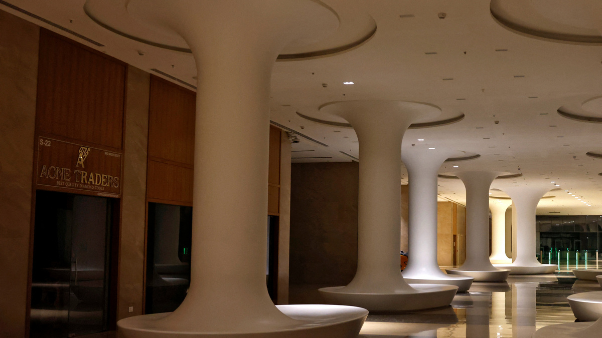 Surat at standstill, exports halted: How Trumpâs tariffs cast a pall over âDiamond Cityâ