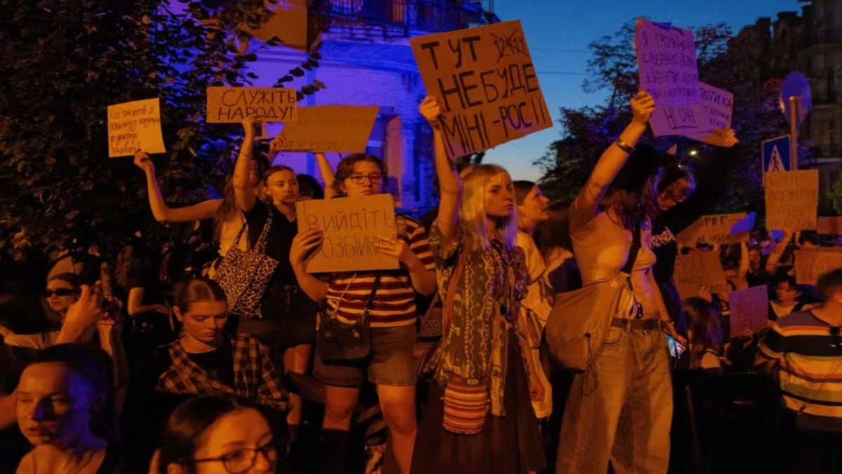 'No corruption, yes to Europe': On cardboard, a Gen-Z revolution that forced Zelenskyy step back