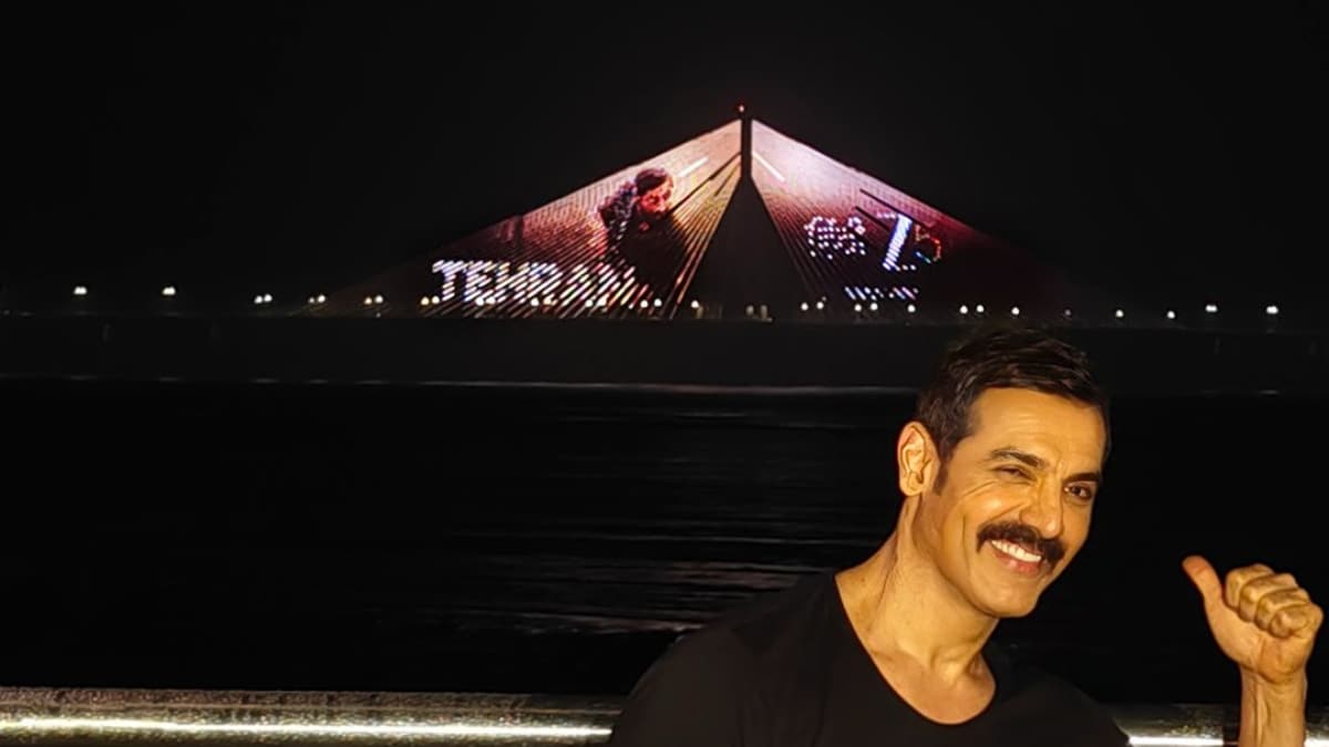 <div>John Abraham's 'Tehran' gets projected at Mumbai's Bandra-Worli sea link on the eve of India's 79th Independence Day</div>