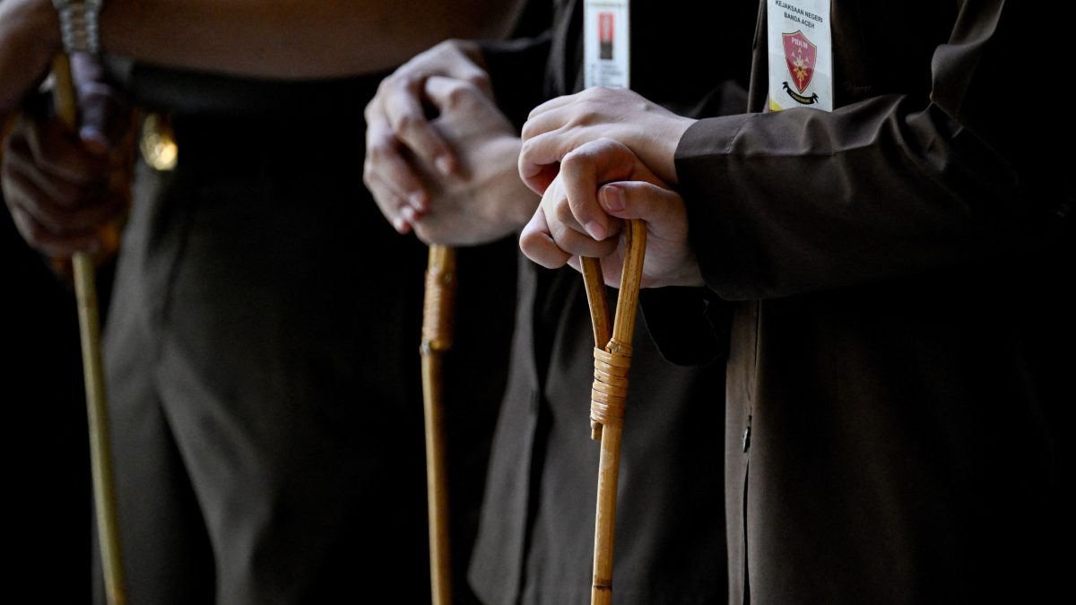 Indonesia: Two men publicly flogged 76 times for gay sex in Aceh province Indonesia: Two men publicly flogged 76 times for gay sex in Aceh province