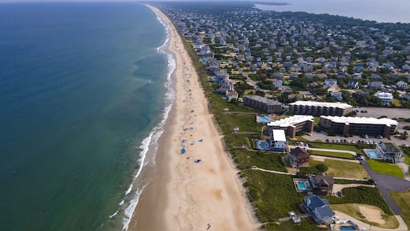Hurricane Erin spurs mass evacuations as erosion threatens North Carolina's Outer Banks homes