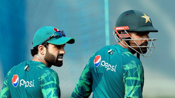 Ex-Pakistan pacer urges Babar, Rizwan to follow Kohli's example after Asia Cup snub: 'Consider retiring…’ Ex-Pakistan pacer urges Babar, Rizwan to follow Kohli's example after Asia Cup snub: 'Consider retiring…’