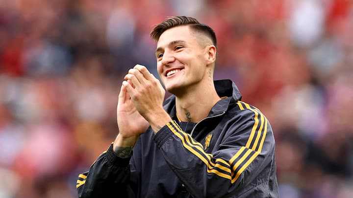 Benjamin Sesko joins Manchester United for £74 million from RB Leipzig: 'What excites me is the future' Benjamin Sesko joins Manchester United for £74 million from RB Leipzig: 'What excites me is the future'