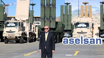 Turkish President Tayyip Erdogan poses with Hisar medium air defence surface-to-air missile system and Siper high to medium air defence surface-to-air missile system ,during a ceremony at Aselsan Golbasi Campus in Ankara, Turkey, August 27, 2025. Image/Turkey Presidential Press Office