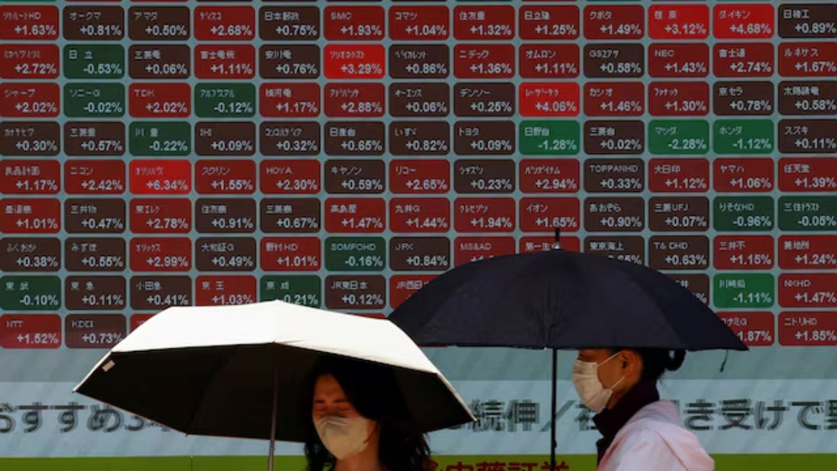 Women holding umbrellas stand in front of a stock quotation board outside a brokerage in Tokyo, Japan June 30, 2025. (Photo: Issei Kato/Reuters) Women holding umbrellas stand in front of a stock quotation board outside a brokerage in Tokyo, Japan June 30, 2025. (Photo: Issei Kato/Reuters)